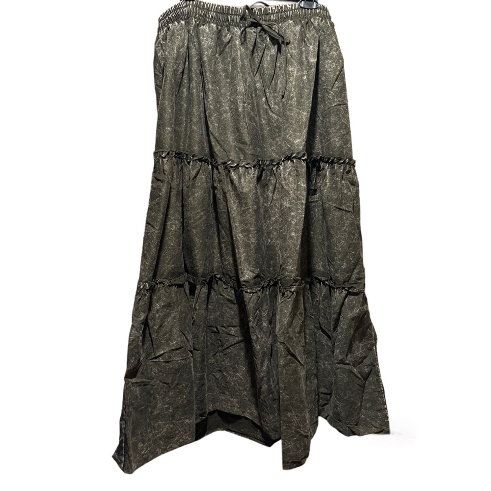 Zenana Outfitters Distressed Acid Wash Black Tiered Maxi Skirt NWT Size 3X - Picture 3 of 7